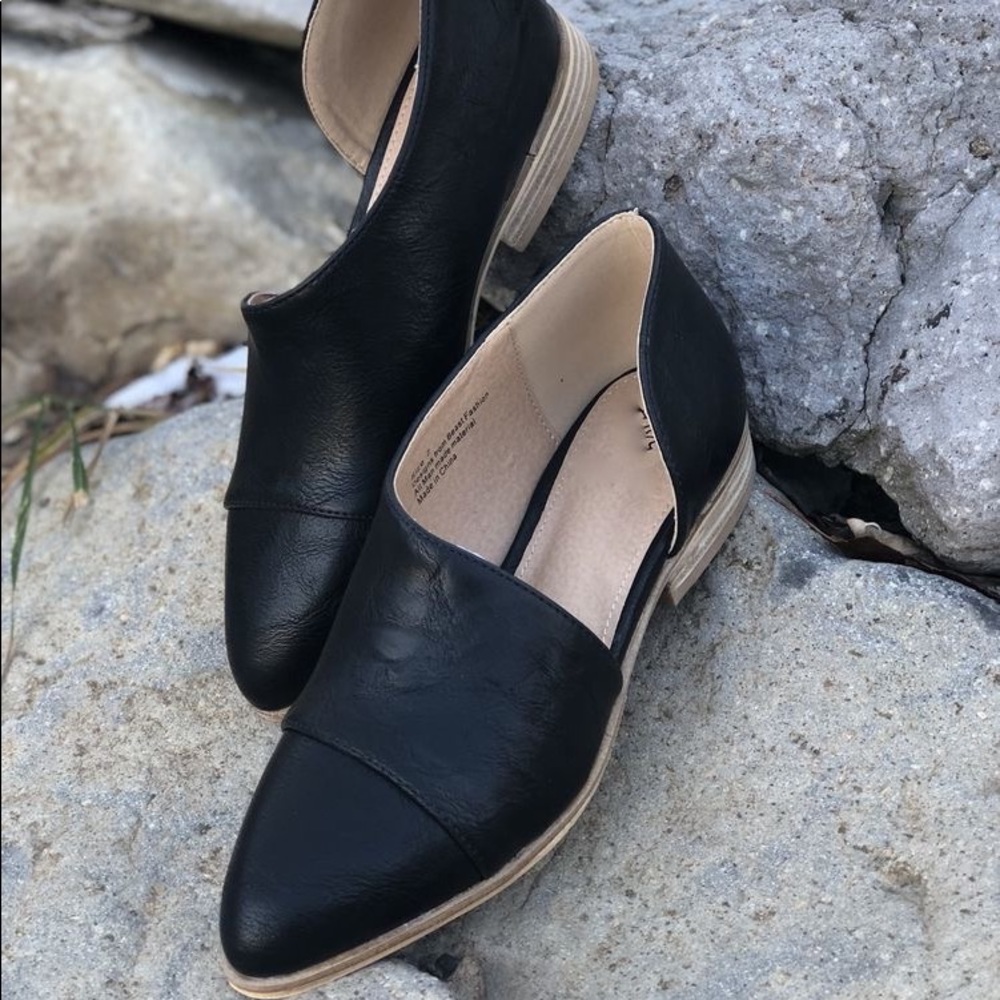 Beast Fashion, pointy mule flats
